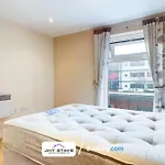 2 Bdr Apartment By Jmt Stays Short Lets & Serviced Accommodation With Private Parking