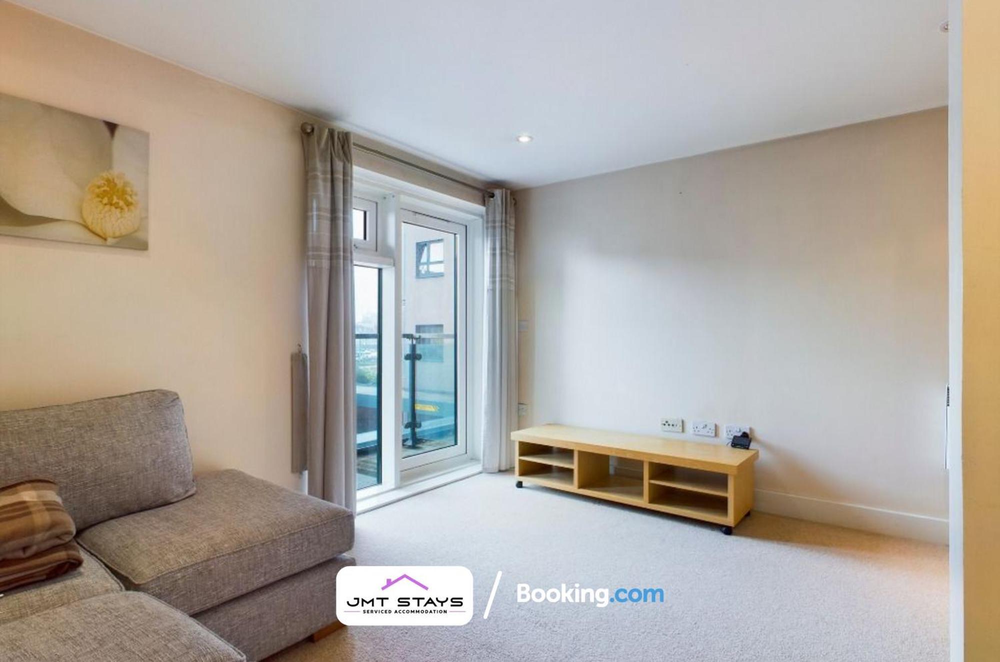 2 Bdr By Jmt Stays Short Lets & Serviced With Private Parking Apartment Swansea