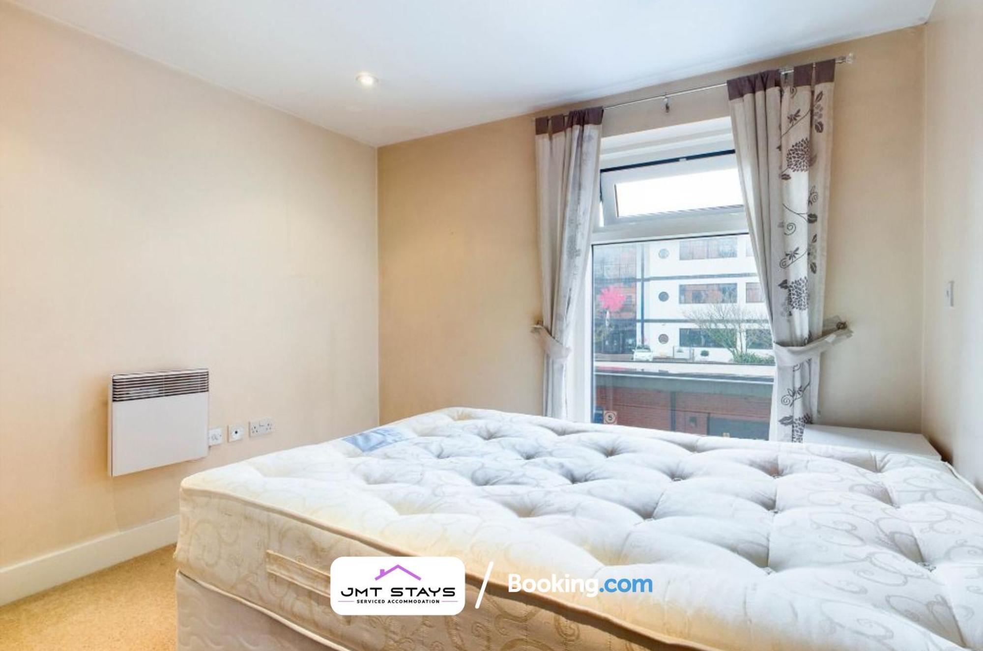 2 Bdr By Jmt Stays Short Lets & Serviced With Private Parking * Swansea